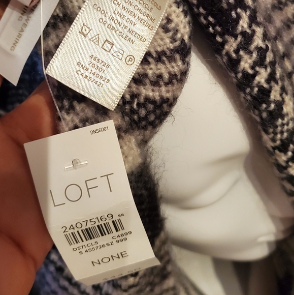 Scarf - Picture 3 of 4